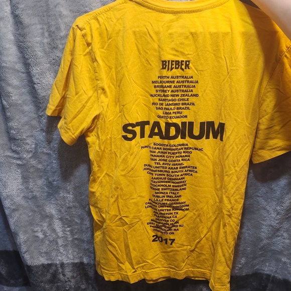 JUSTIN BIEBER STADIUM TOUR SHIRT - Picture 2 of 4